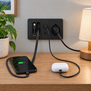 Tomacorriente Inteligente PlugFlex — USB, USB-C y 2 Cables Retráctiles